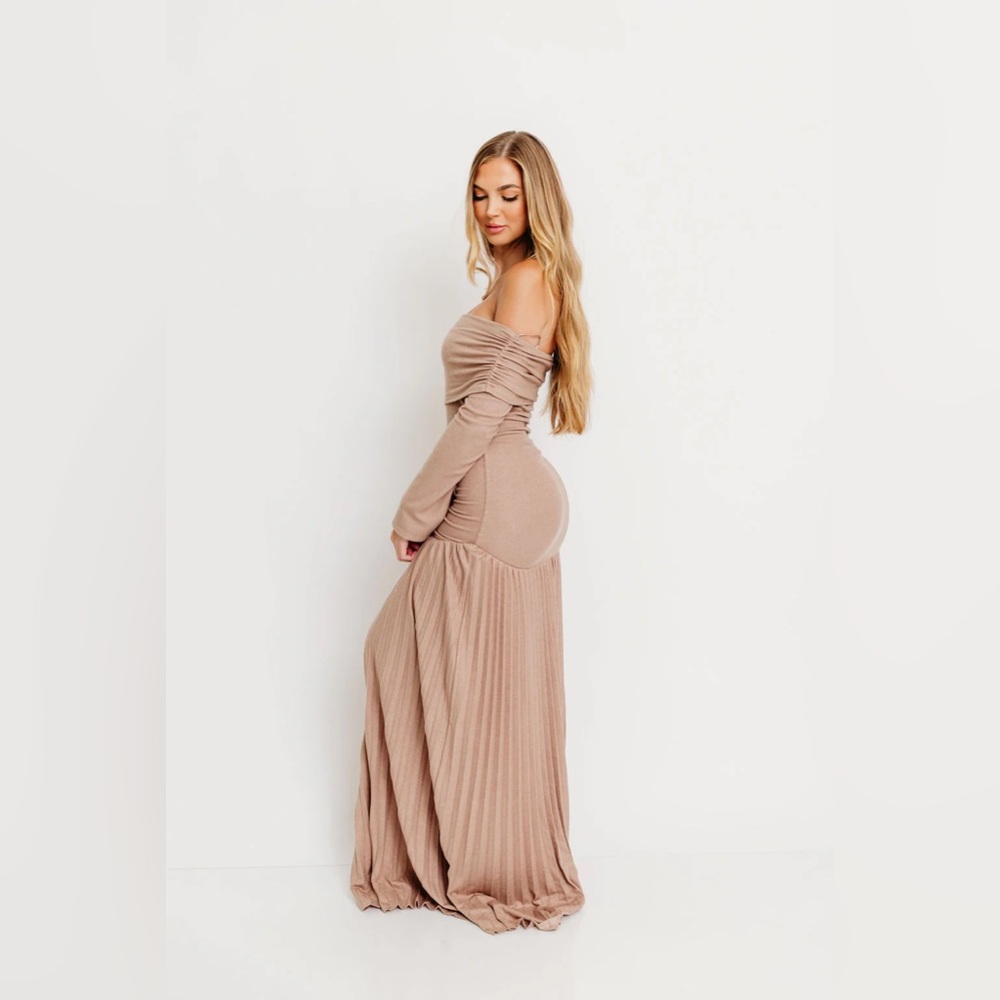 Worth Collective Lennox Long Sleeve Maxi Dress in Taupe - Bump Friendly NWT - Picture 3 of 15
